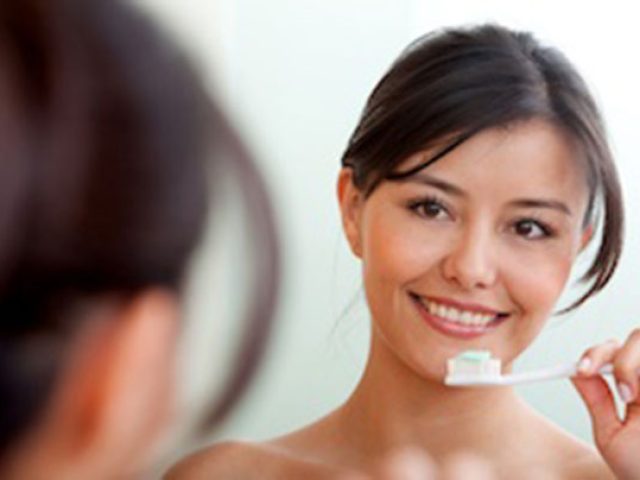 Wondering How To Get White Teeth? 5 Common Brushing Mistakes (featured image)