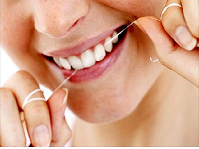 Fight Gingivitis at Home! 3 Reasons to Floss Every Day (featured image)